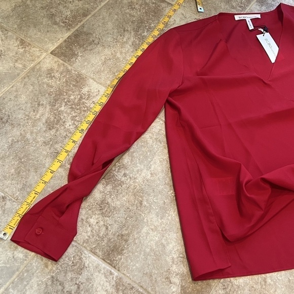 🆕 BCBGeneration v neck hi low surplice blouse top red small - Picture 5 of 9